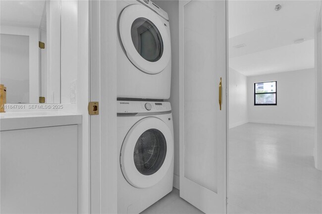 Building Photo - 1201 S Ocean Dr