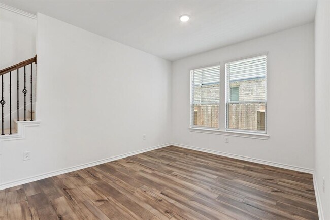 Building Photo - 15818 Dove Holw Dr