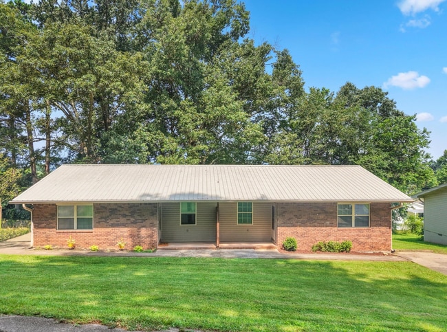 Primary Photo - 2 Bed 1 Bath in Rossville w/ Huge Storage ...