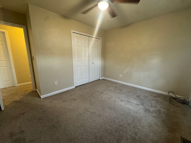 Building Photo - 7126 Oxmoor Ln