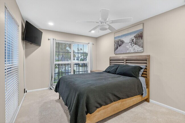 Building Photo - 1194 Hillsboro Mile