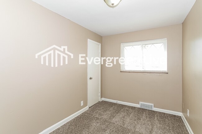 Building Photo - 2448 Banning Rd