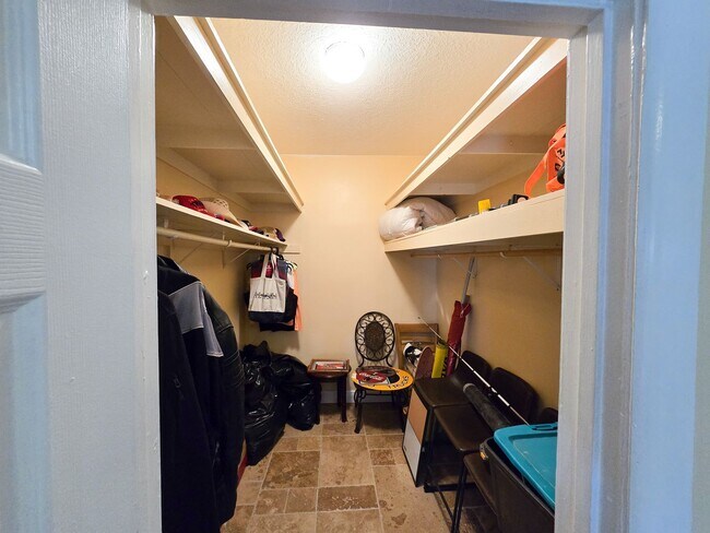 Building Photo - OCEANFRONT FURNISHED ANNUAL ONE BEDROOM ONE BATH