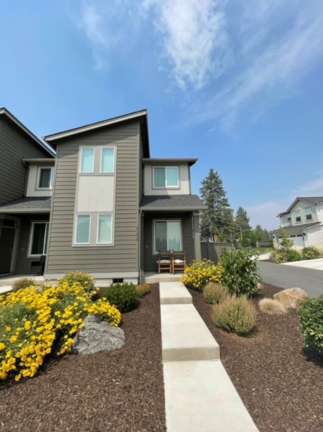 Primary Photo - Like new 3 bedroom townhome in SE Bend!