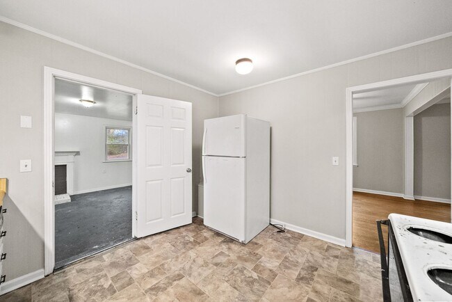 Building Photo - 3 Bedroom Pet Friendly Home For Rent!