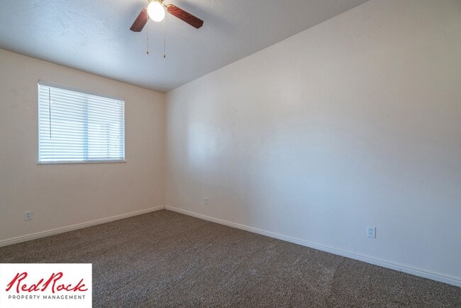 Building Photo - Enjoy Scenic Ivins Living – 3-Bed, 2-Bath ...