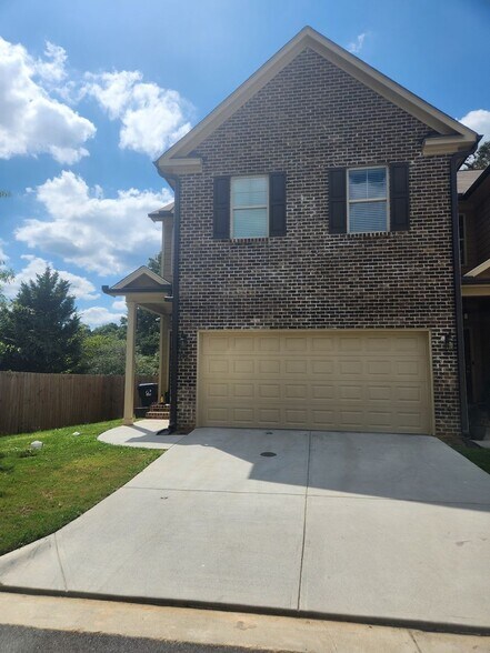 Building Photo - 302 Cashes Dr