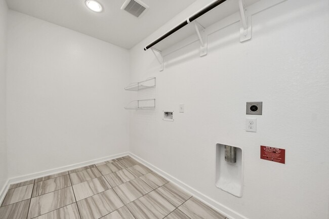 Building Photo - 16011 Monument Hill Crossing