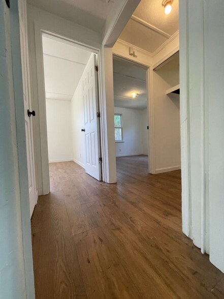 Building Photo - 10714 Quaker Rd