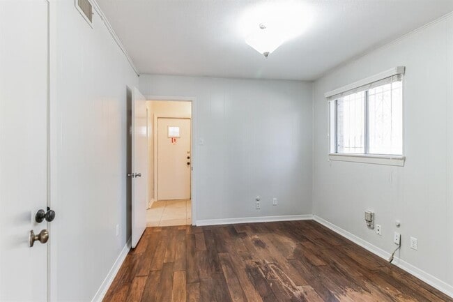 Building Photo - 1704 San Antonio St