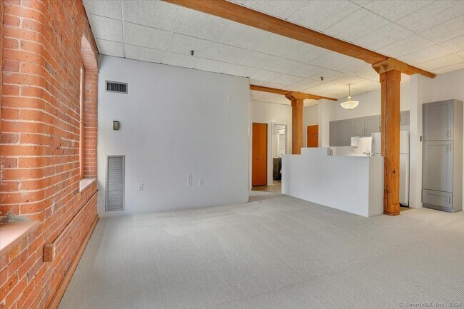 Building Photo - 222 Williams St E