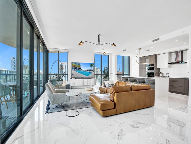 Building Photo - 100 E Las Olas Blvd