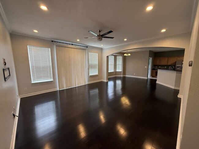 Building Photo - 717 Gazania Ln