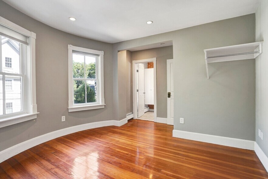 Building Photo - 151 Highland St