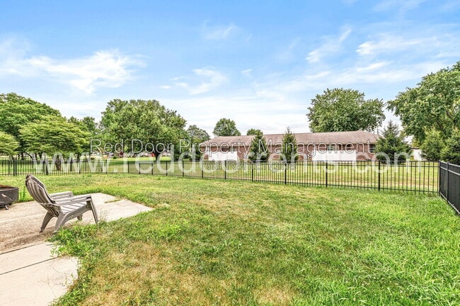 Building Photo - 127 Broadmoor Bend