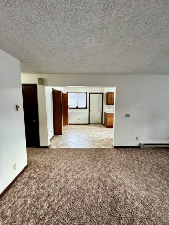 Building Photo - Charming 2-Bedroom Apartment Near MSU – Ca...