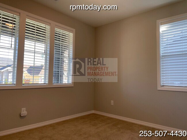 Building Photo - Gorgeous 2 Bedroom in 55+ Community!