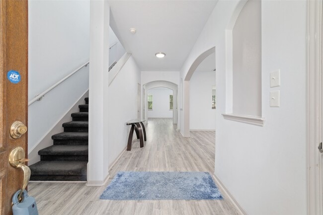 Building Photo - 14710 Branchwest Dr