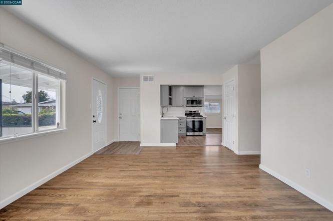 Building Photo - 753 Castle Ct