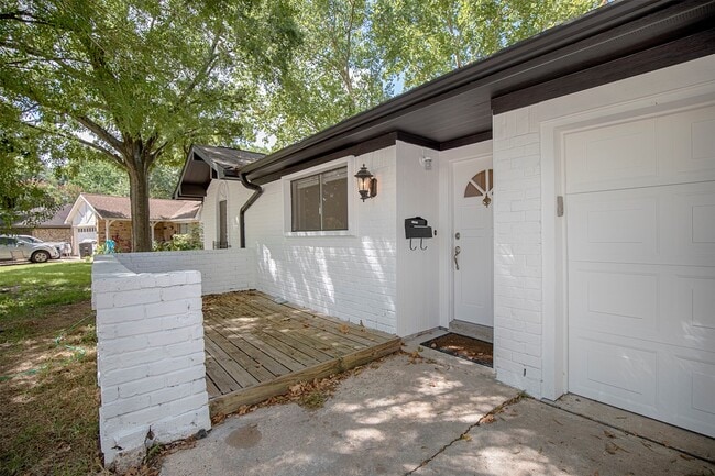 Building Photo - 802 Wavecrest Ln