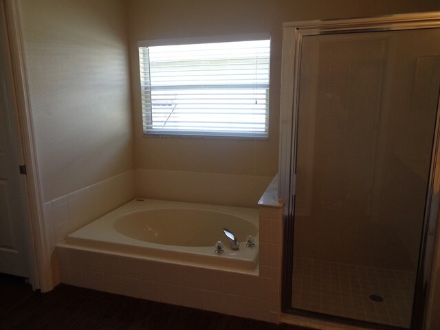 Building Photo - 29425 Crossland Dr