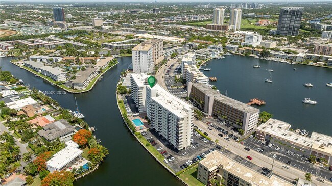 Building Photo - 401 Golden Isles Dr