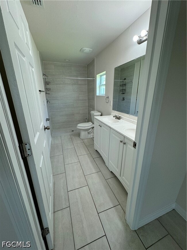Building Photo - 3305 SW 15th Pl