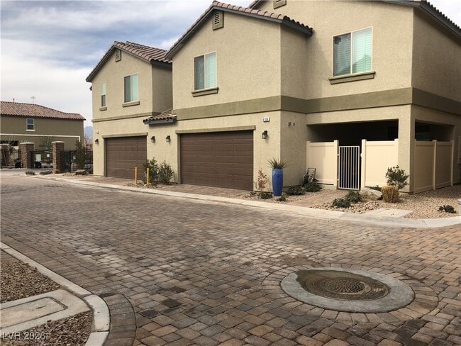 Building Photo - 6114 Scarlet Leaf St