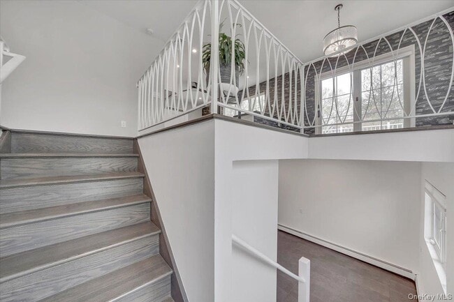 Building Photo - 10 Sandhage Dr