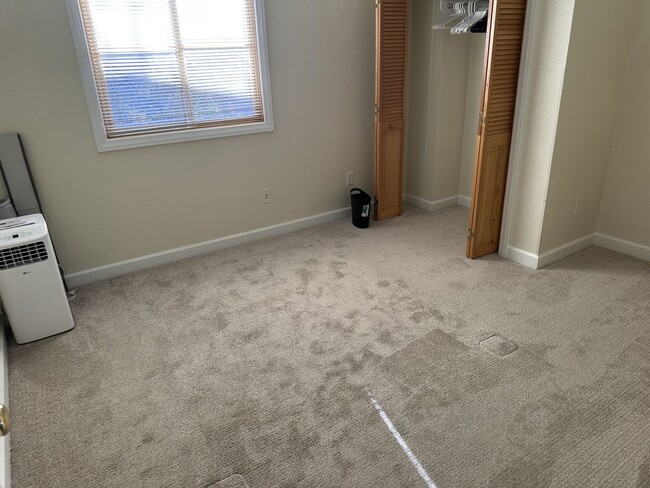 Building Photo - Carriage House