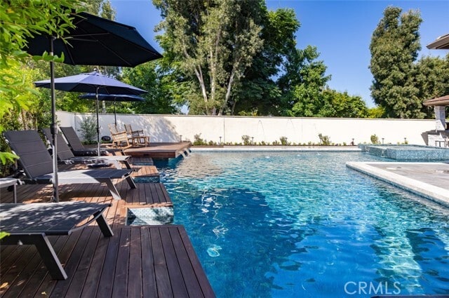 Building Photo - 37 Scarlet Maple Dr