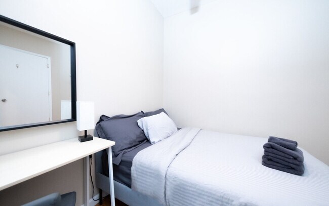 Building Photo - 230 W 113th St