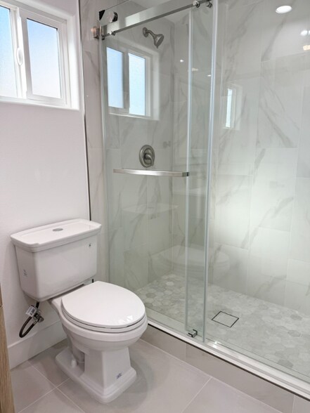 Building Photo - 7141 El Verano Dr