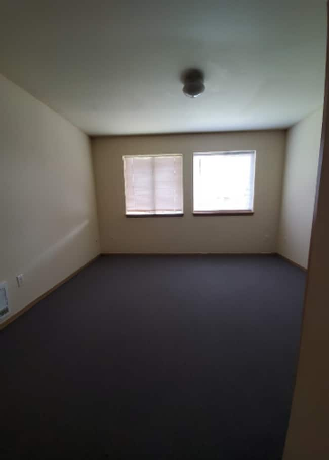 Building Photo - 4 Bedroom, 3 Bathroom Duplex near WWU! PRE...