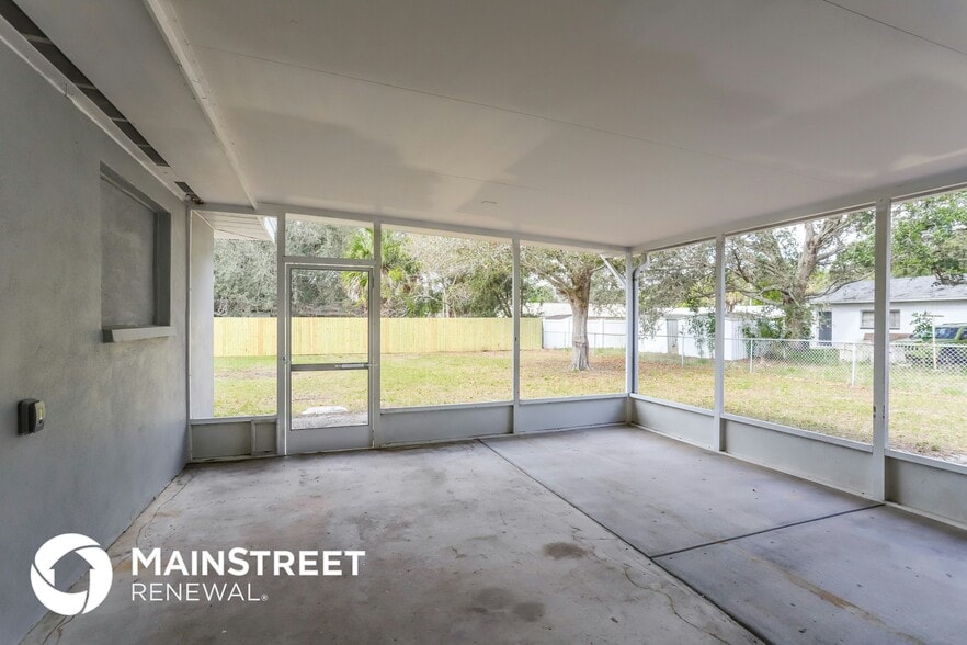 Building Photo - 1960 Cecil St