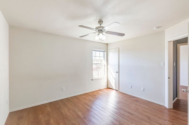 Building Photo - 2913 Starlight Dr