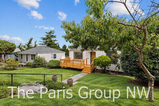 Building Photo - Delightful Magnolia 4br Remodel * Walkable Salmon Bay Location, Central Yet Quiet