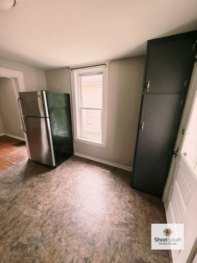 Building Photo - Beautifully 2 Bed 1 Bath remodeled townhome