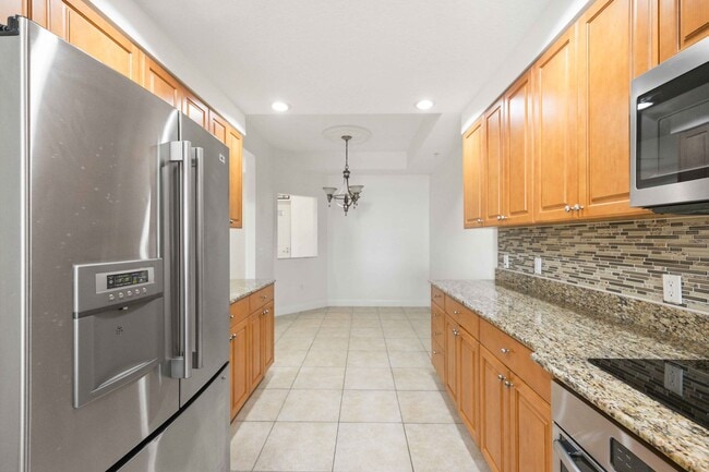 Building Photo - Gorgeous 2/2 + Den at Laguna in Riviera Dunes!