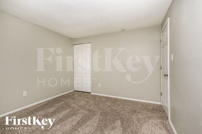 Building Photo - 5801 Somers Dr
