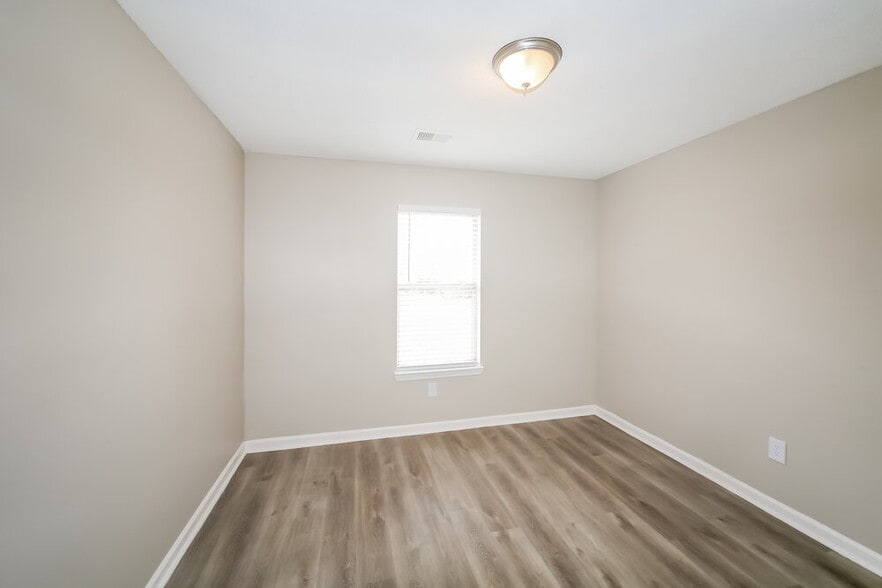 Building Photo - 7326 Bramble Ln