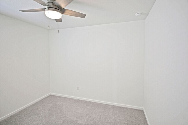 Building Photo - 1601 Tiptop Mdw