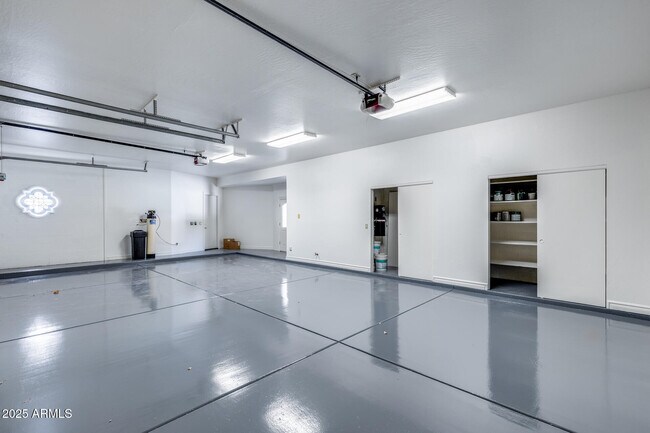 Building Photo - 8303 N 61st Pl