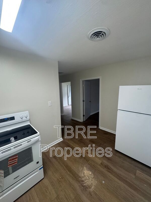 Building Photo - 6785 Mud River Rd