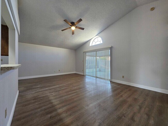 Building Photo - Stylish 3-Bedroom Retreat with Open Living & Split Floor Plan in Orlando!