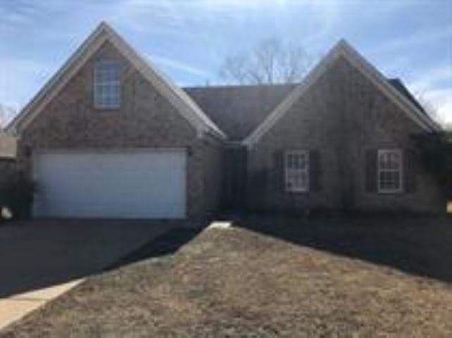 Primary Photo - 100 Clay Hills Dr