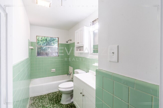 Building Photo - Updated 3 Bed / 1 Bath Ranch-Style Home with Large Storage Room!