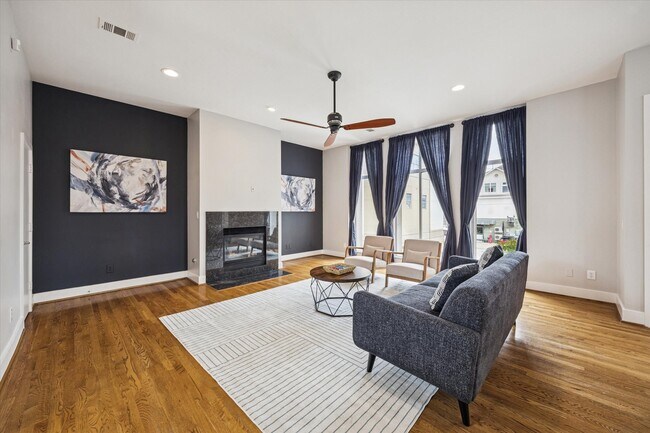 Building Photo - 2404 Fairview St