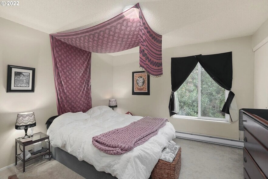 Building Photo - 4167 SE Cesar E Chavez Blvd