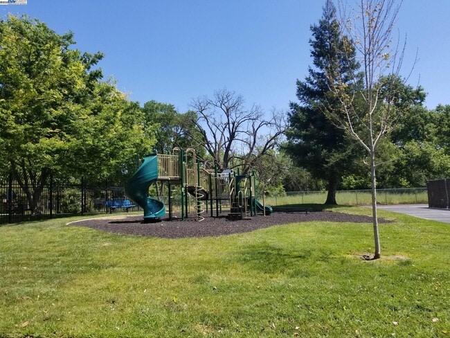 Building Photo - 2113 Arroyo Ct